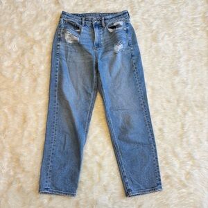 American Eagle High Waist Light Wash Distressed Mom Straight Denim Jeans 2 Short